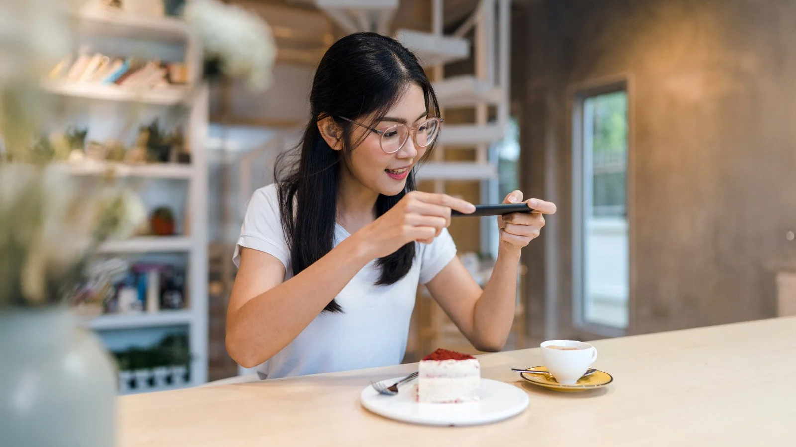 Restaurant Social Media Strategy: Asian Market Guide 2025